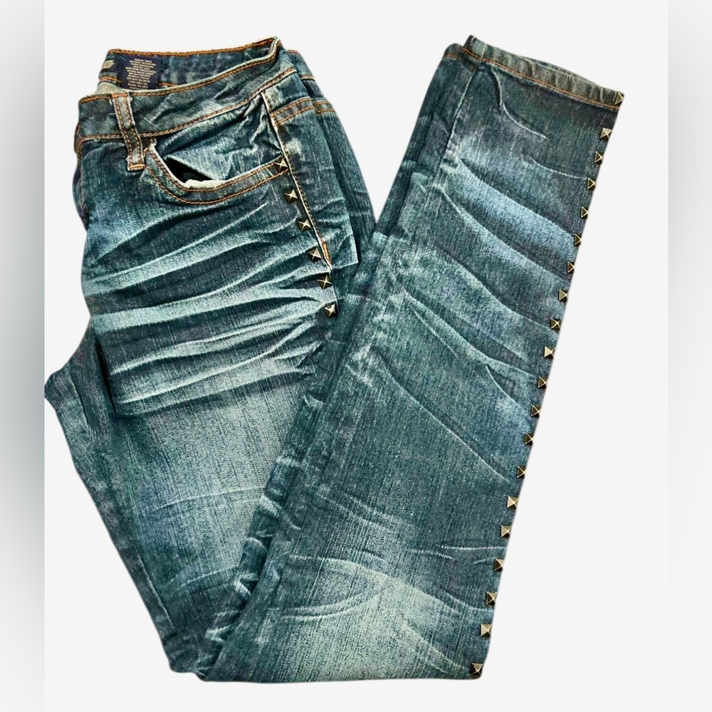 ZD Zana D Premium Jeans SZ 9 Junior With Studded Size Embriodered Back Pockets.